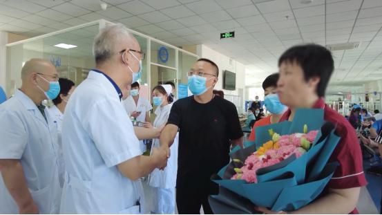 医院教师节走访慰问活动,学校慰问生病教师送温暖活动