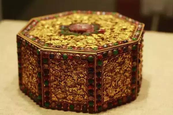 世界上现存最大最完整的木质宫殿,最豪华的宫殿是什么朝代