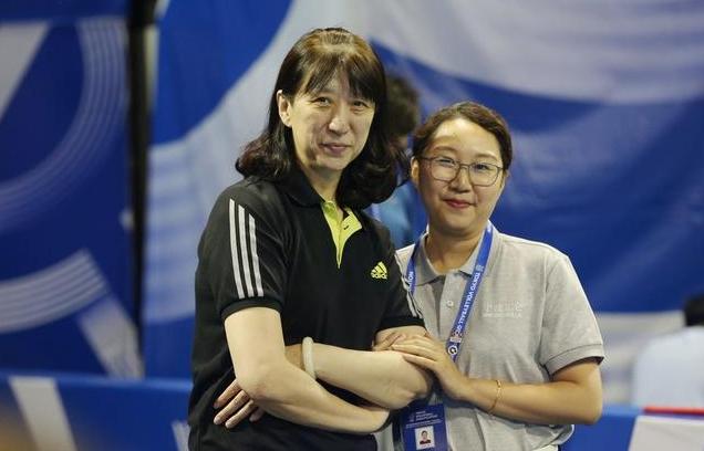 谁会替代郎平成为中国女排主教练,两大女排功勋老将回归助力郎平