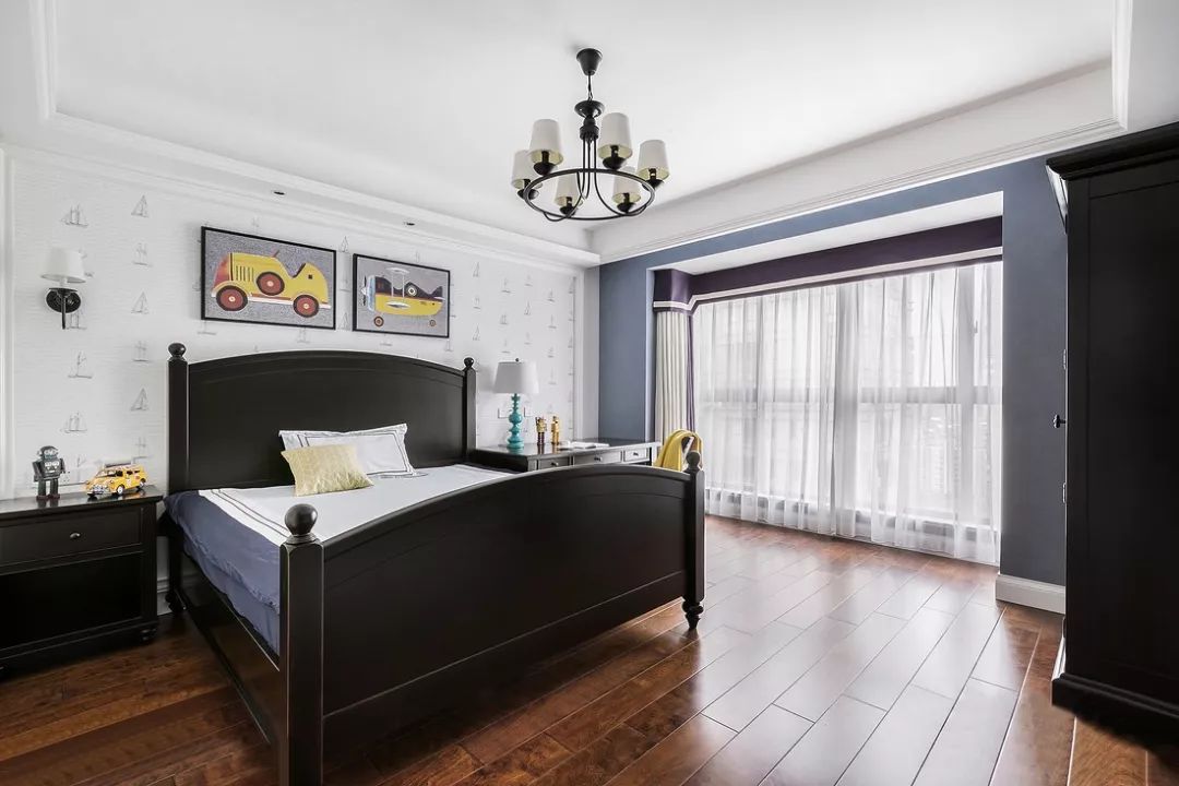 20平美式衣帽间和主卧一体图,轻奢美式小户型衣帽间