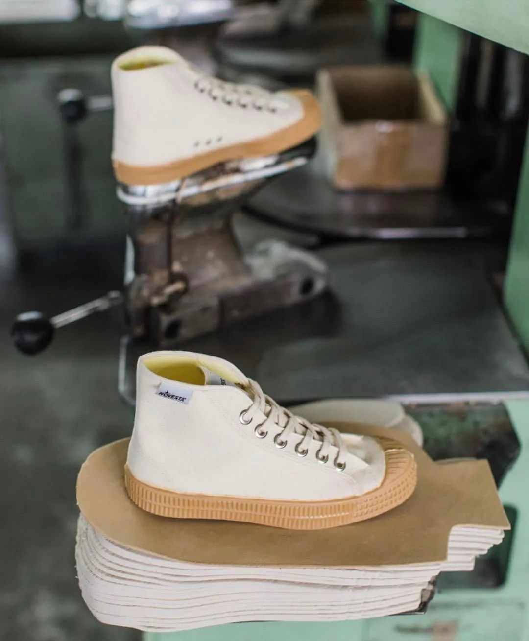 今年流行的帆布鞋长什么样子,今年流行的帆布鞋花纹