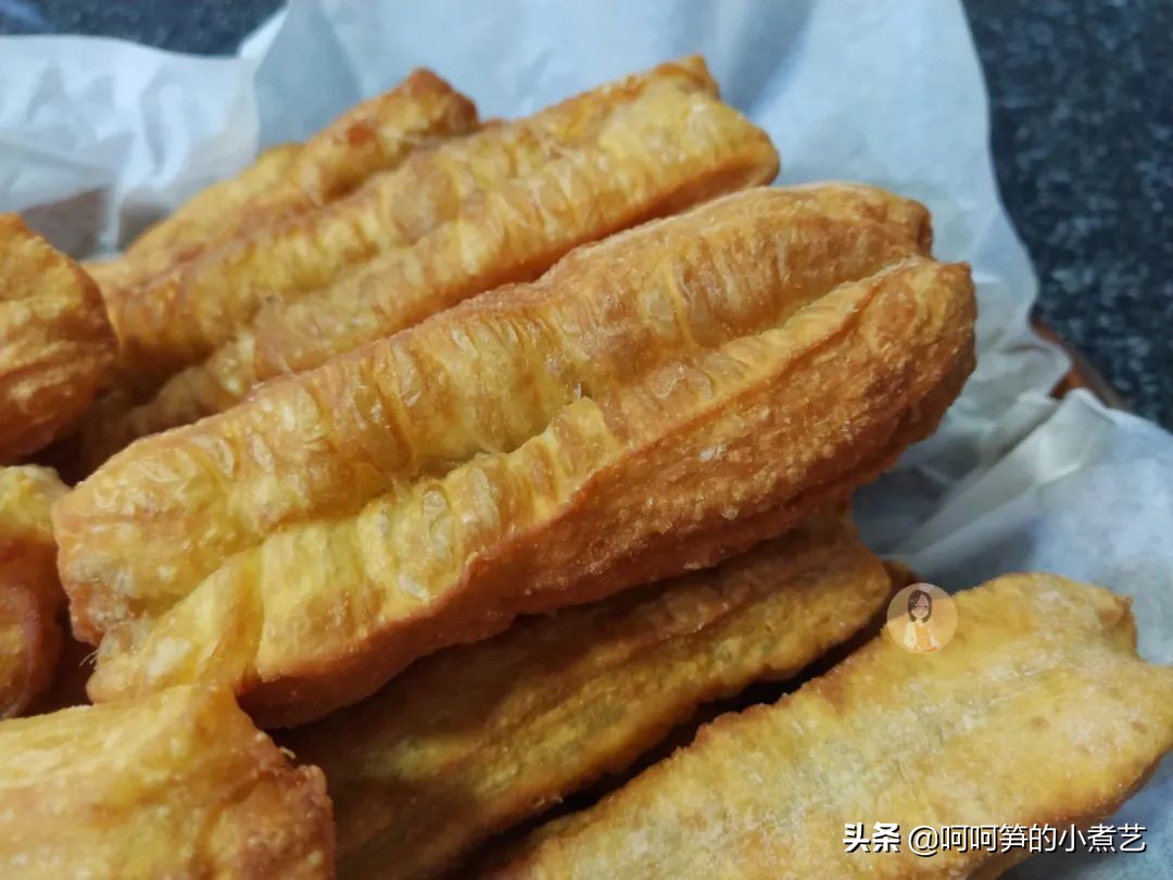 油条新方法不揉面不擀面蓬松柔软,油条为啥蓬松