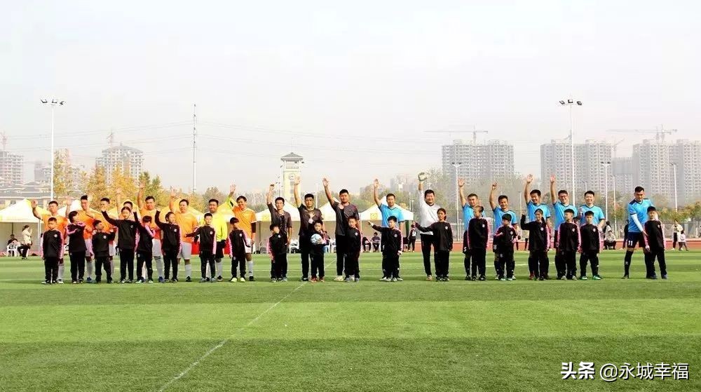 足球公益比赛上周,热爱足球的小伙伴们