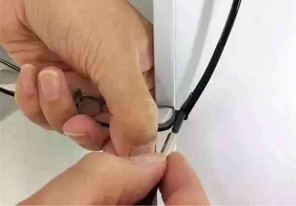 眼镜老是往下滑，get到这几项技能轻易解决烦恼