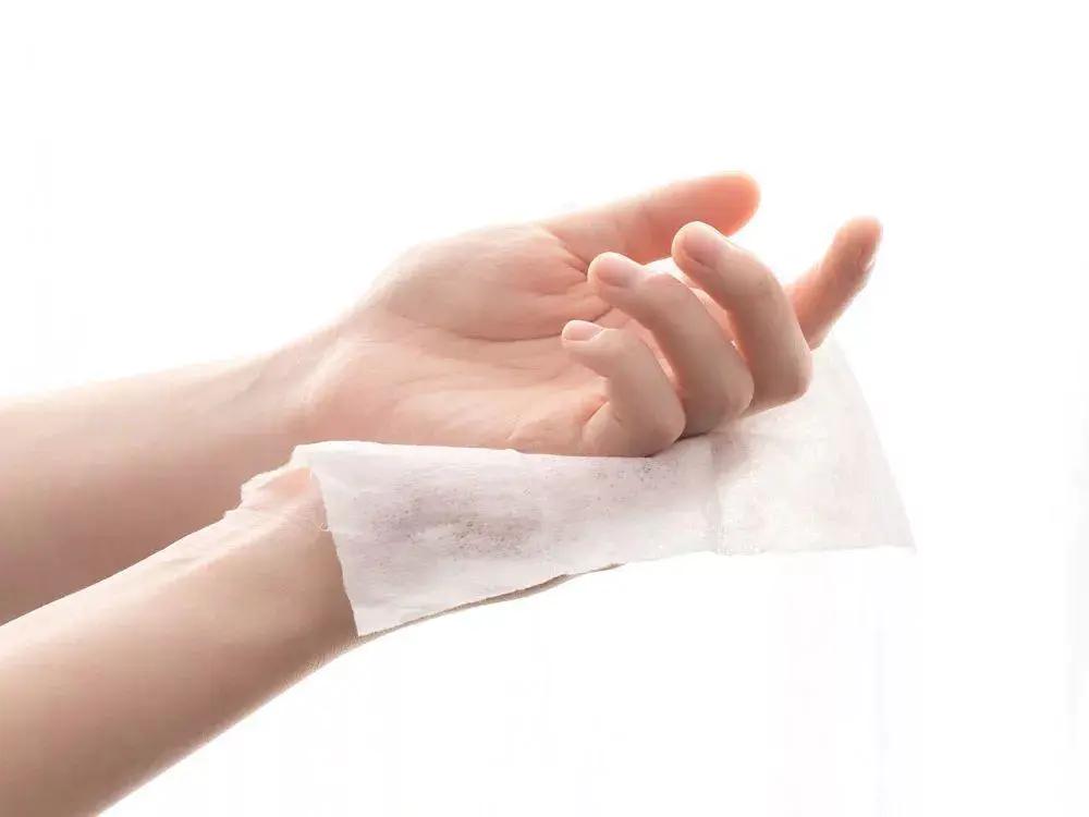 消毒湿巾可以擦皮肤吗,消毒湿巾擦拭皮革有危害吗