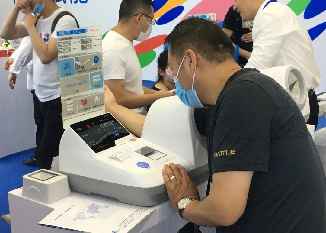 东华原医疗CMEF回顾：三十年峥嵘岁月，拥未来奋勇前行