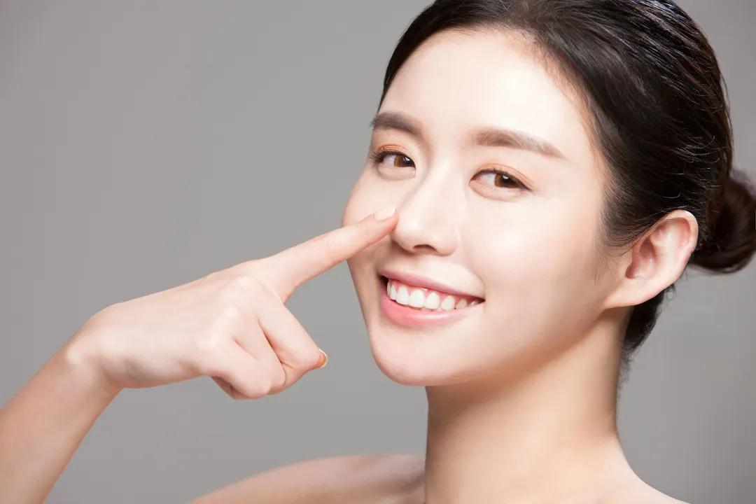 鼻翼发红是怎么回事啊,鼻翼发红了怎么回事