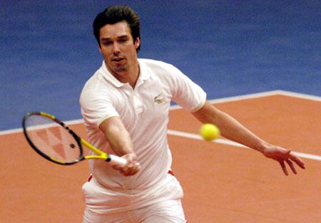 打网球和羽毛球哪个费钱,打网球和打羽毛球是差不多的嘛