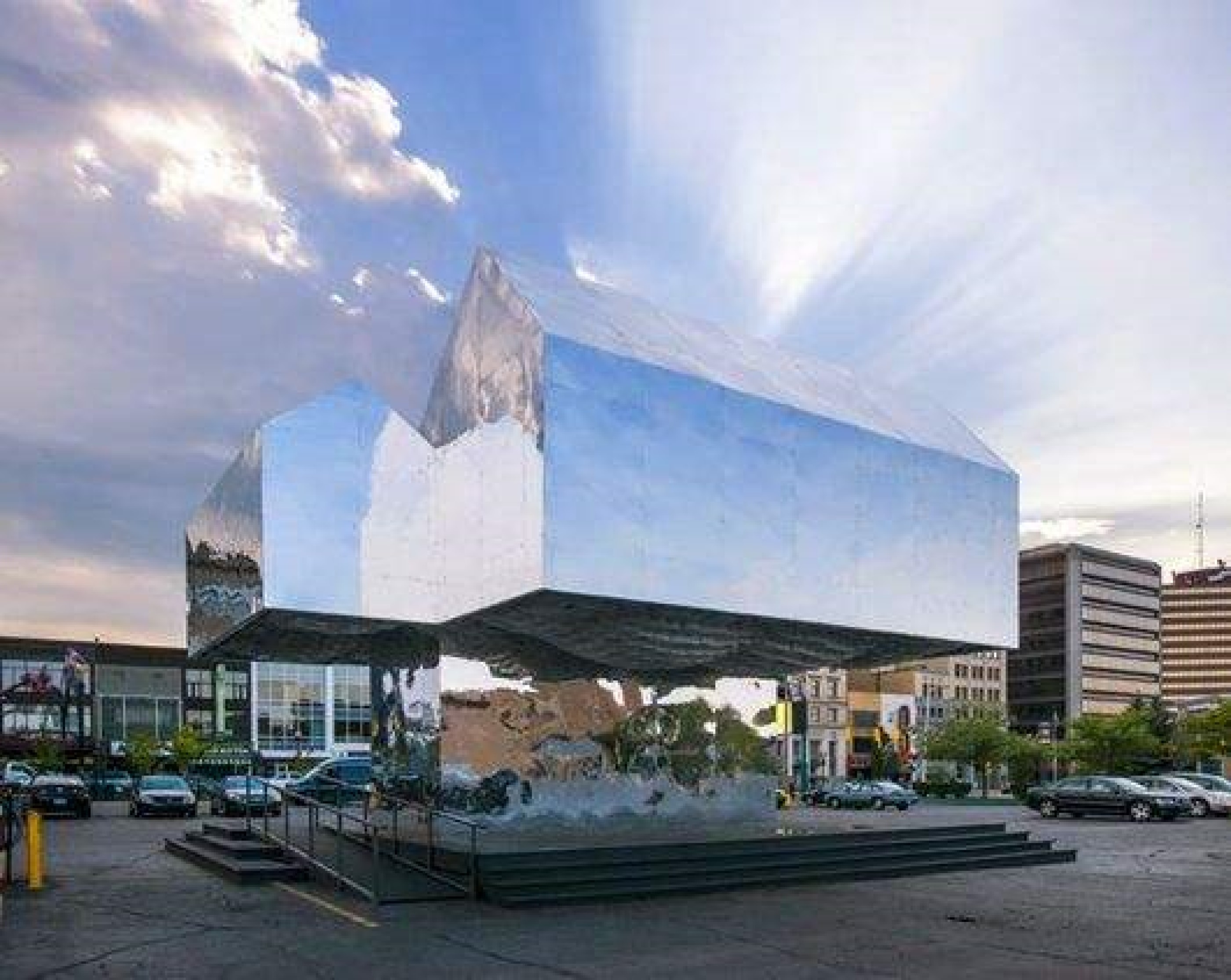 白天将光装进袋子里，晚上打开怎么不见了，它到哪里去了？