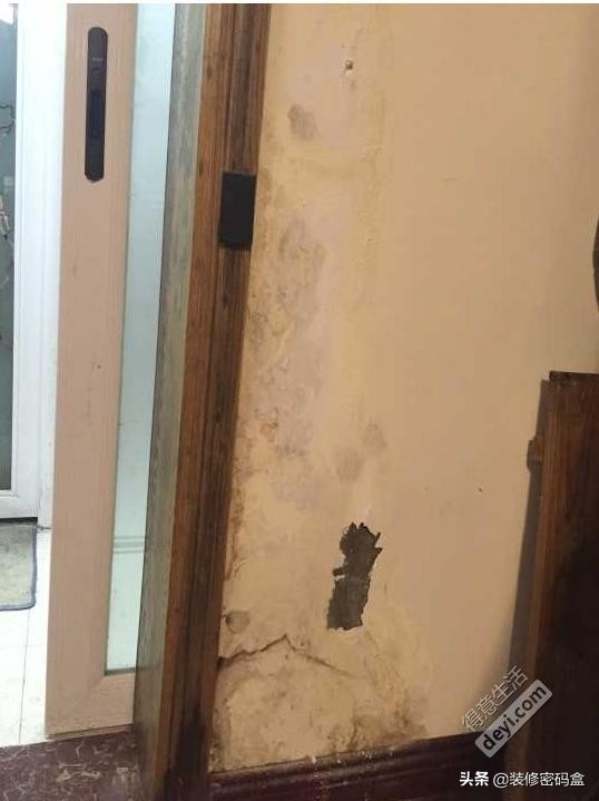 门槛石裂缝渗水,外面下雨门槛石渗水