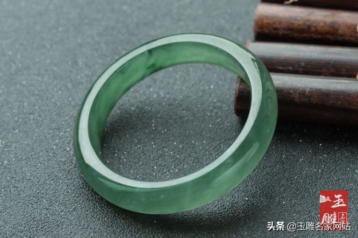 玉镯子的价格一般多少钱,玉镯子一般多少钱