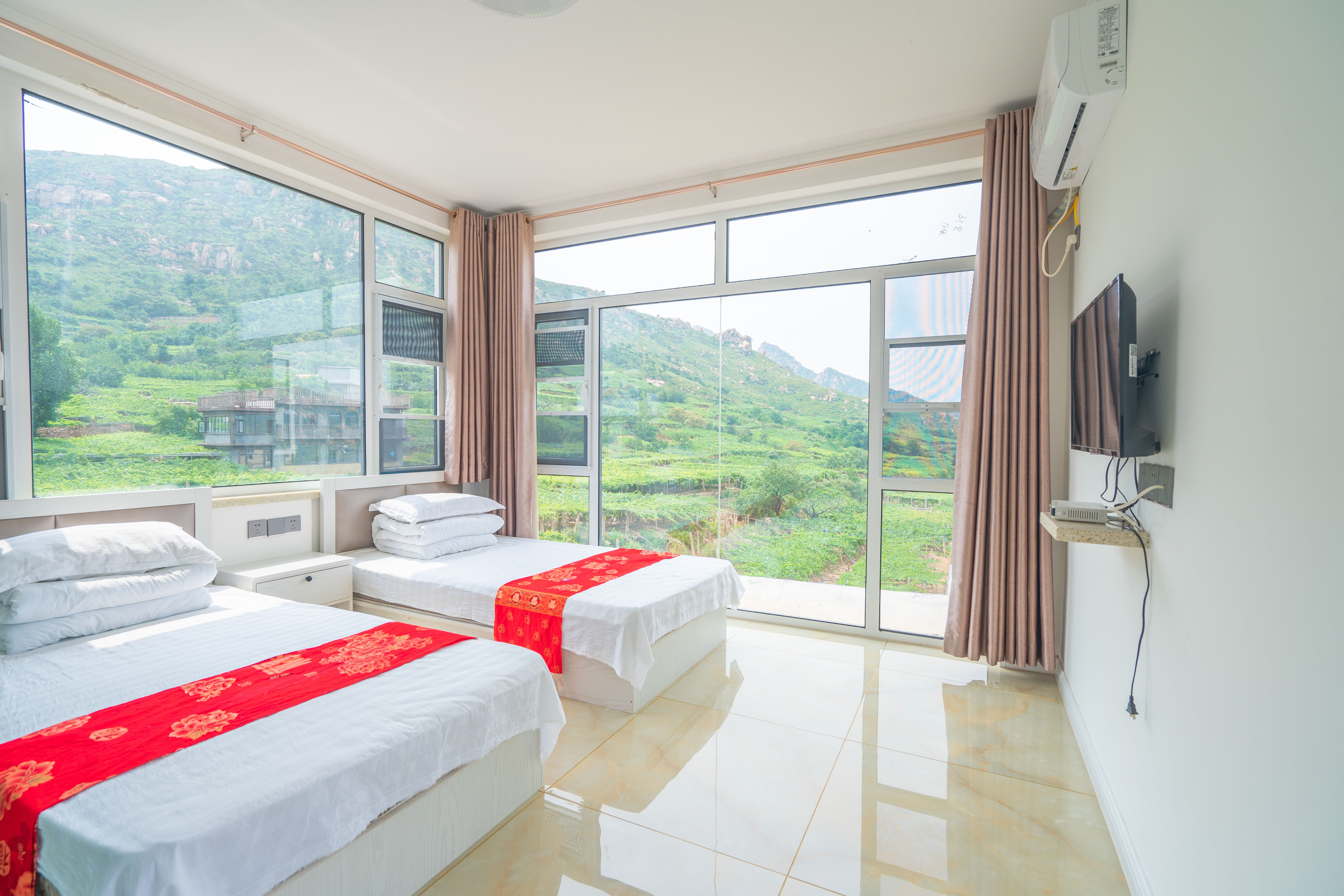 秦皇岛葡萄小镇农家院,昌黎葡萄沟吉祥吃住一体农家院