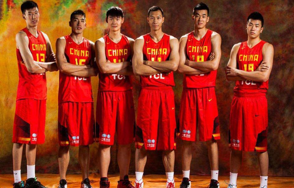 易建联孤胆英雄面对采访,易建联一位悲壮的孤胆英雄