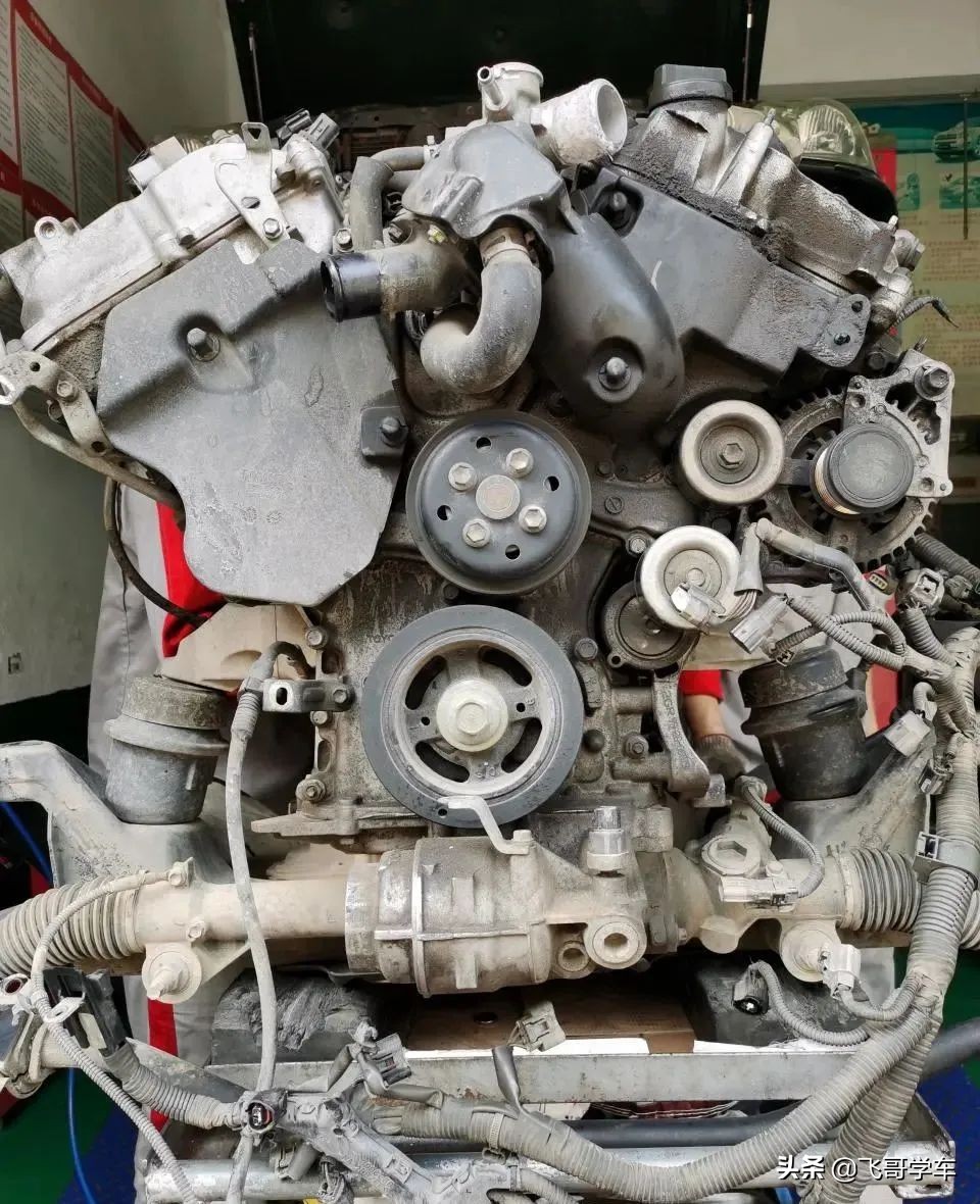 丰田皇冠3.0发动机大修有点共振,皇冠发动机烧机油大修