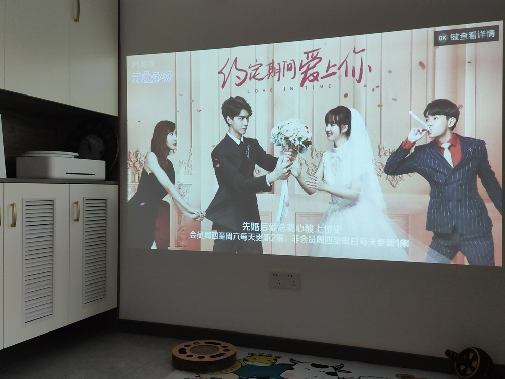 天猫精灵小红盒和小明投影仪,天猫精灵投影仪小红盒2023款测评