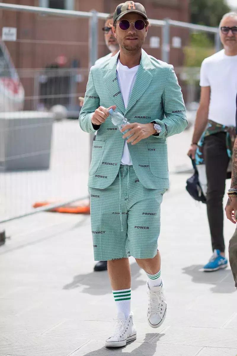 只有短袖短裤怎么穿出潮流感,短裤和短袖怎么穿更好看