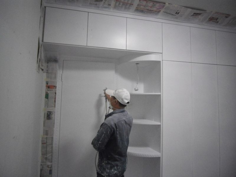 省千把块自喷漆,柜子刚喷完密密麻麻好多小气泡,跟牛皮癣一样!