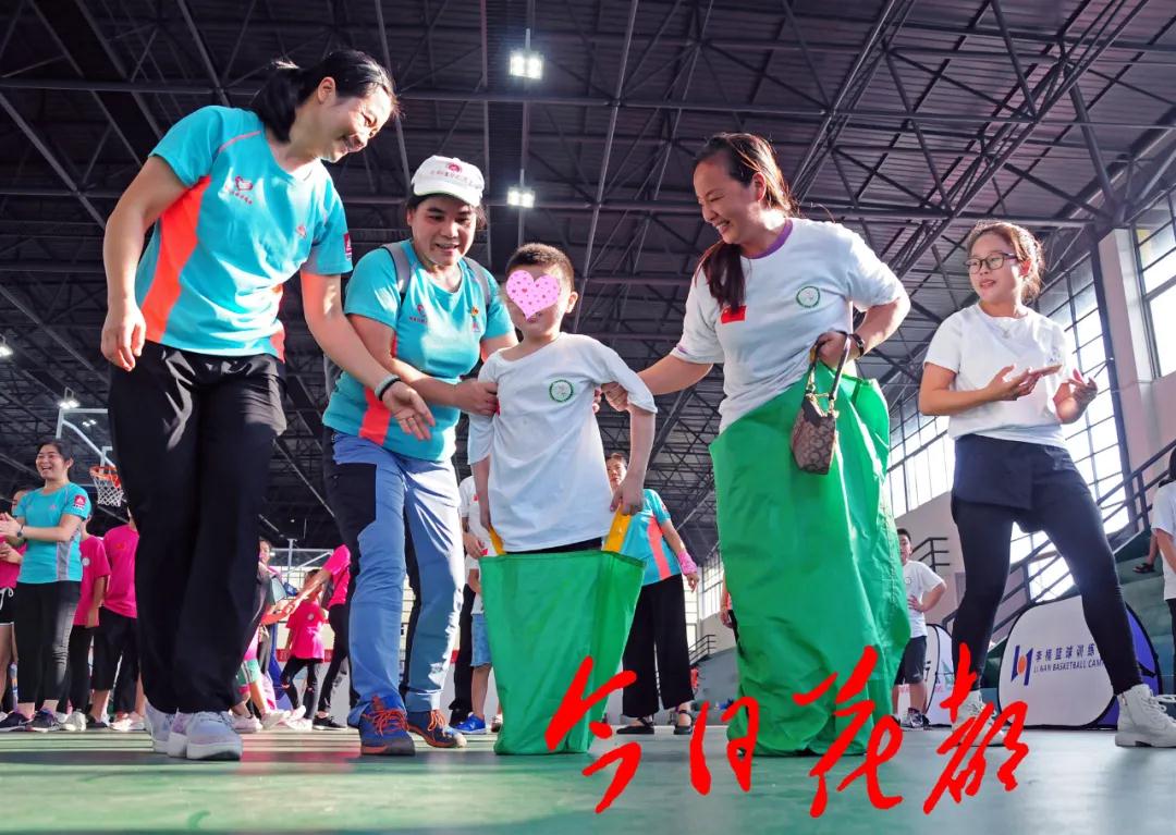 奔跑吧少年节目组让孩子散步,奔跑吧兄弟亲子活动