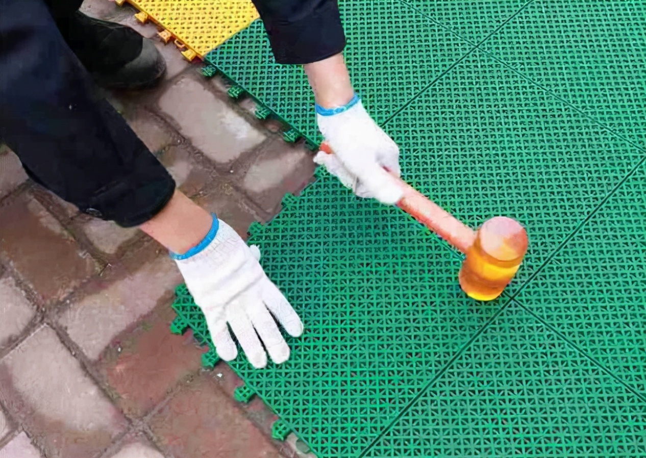 篮球场防水薄膜材质是什么,室内篮球场地板材质有哪些