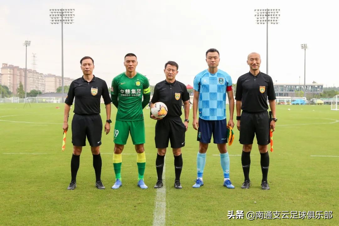 云动态|*男猛**戏水，狼兵泳池放松训练，快来围观