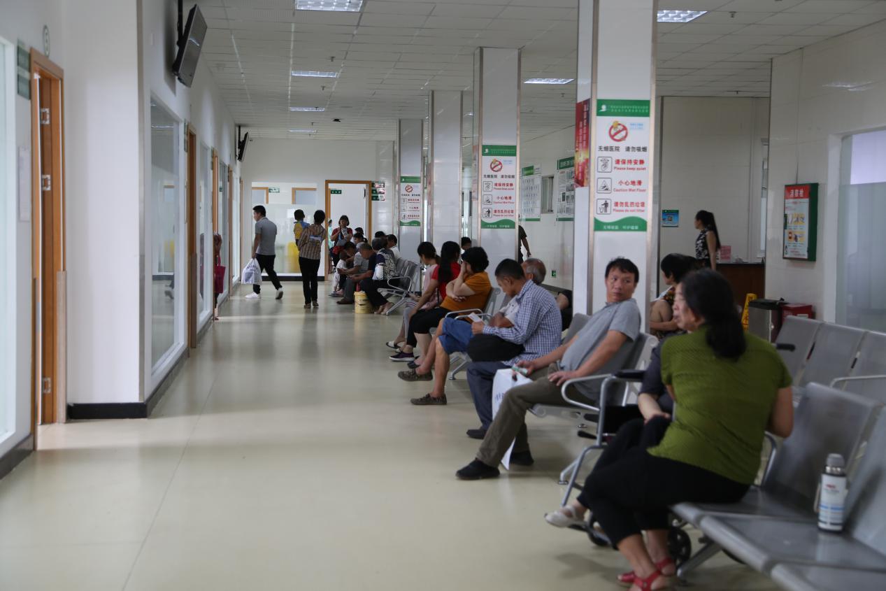 兴安界首骨伤医院一站式服务中心,送医送药送健康爱心义诊进农村