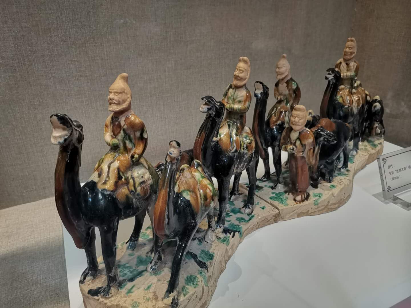 呼和浩特昭君博物院:中外驰名西汉古墓――昭君墓