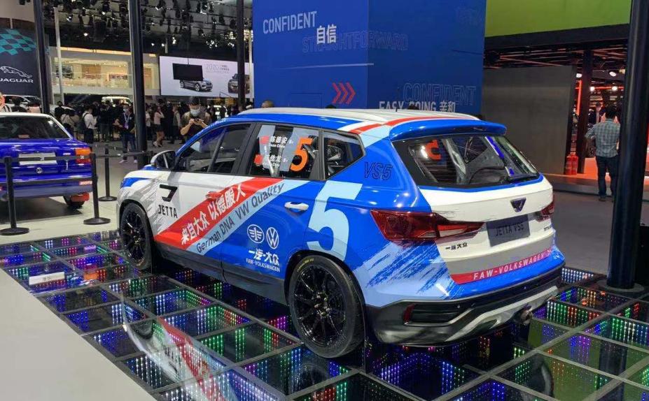 無限版飞度、好猫“如虎”，广州车展新车展台上的改装车也精彩