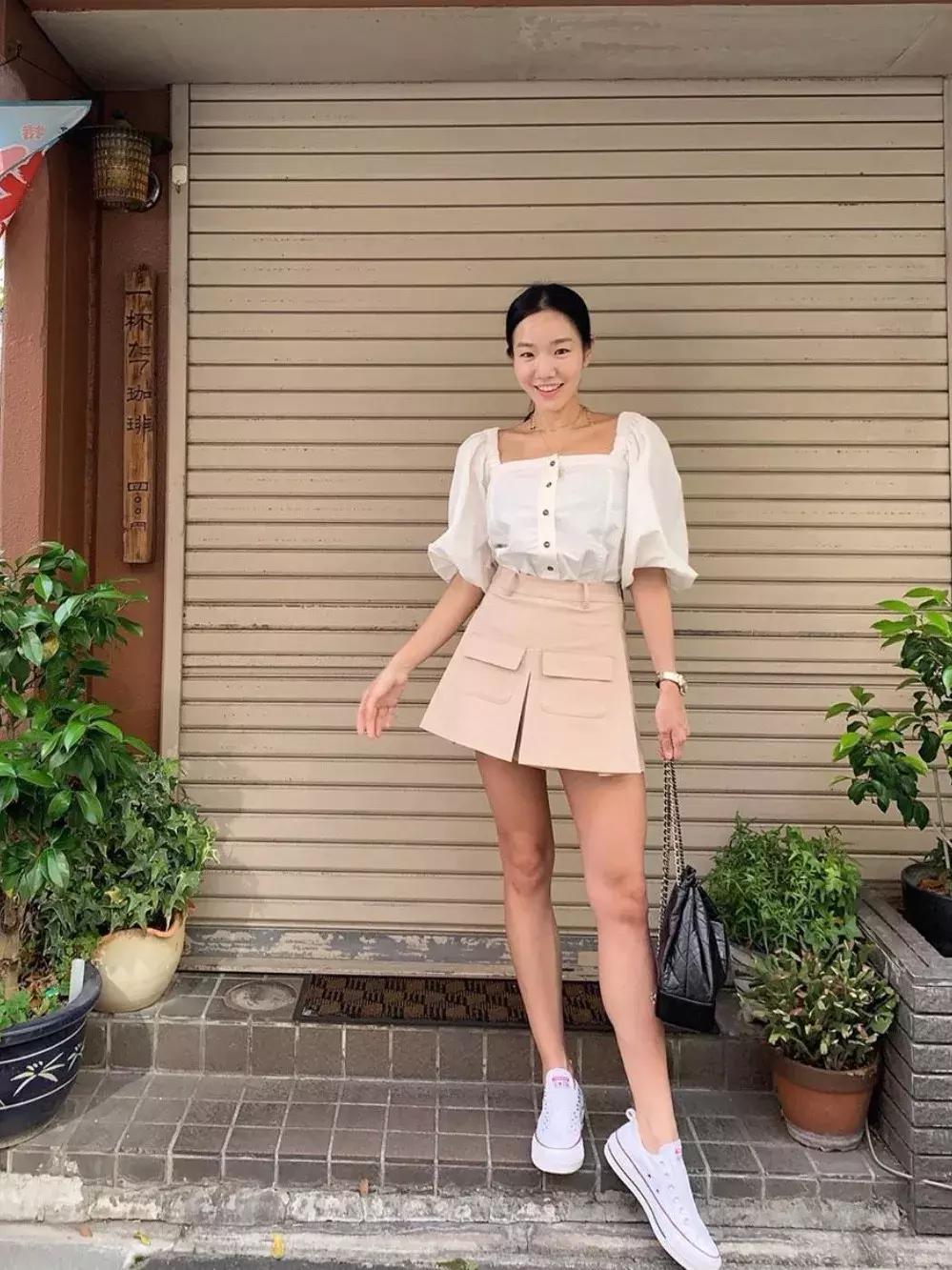 别再卷衣角了！今夏“剪一刀”洋气炸