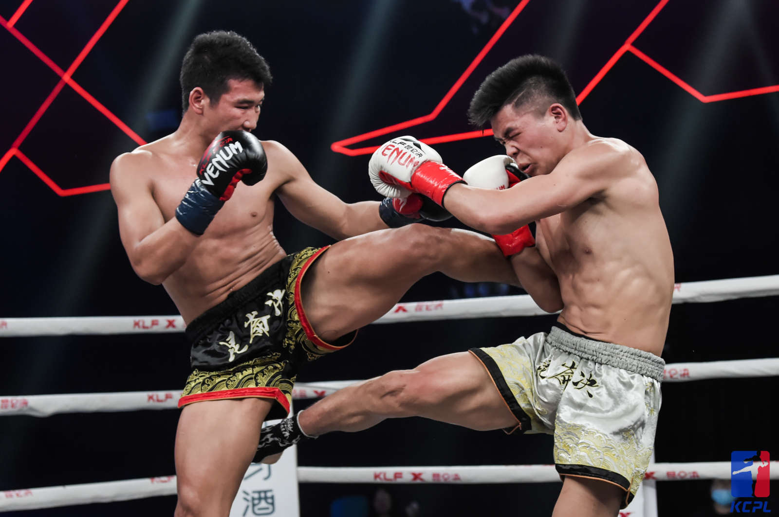 深圳大胜长沙重回南区榜首，莫森重拳出击收获TKO