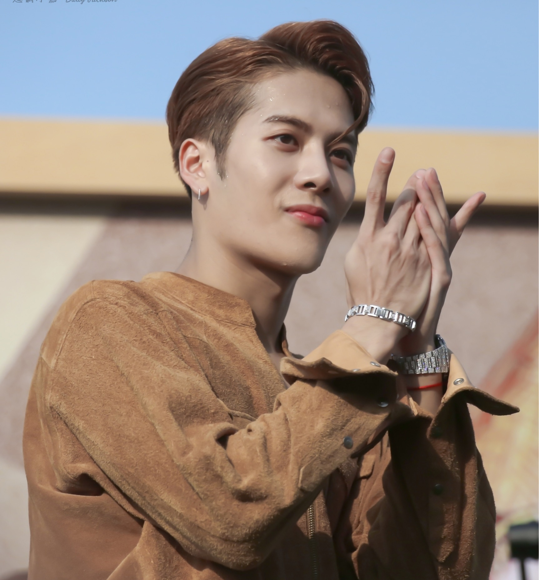 无语！王嘉尔与阿迪达斯终止合作惹怒韩国网友，扬言要*制抵**其代言