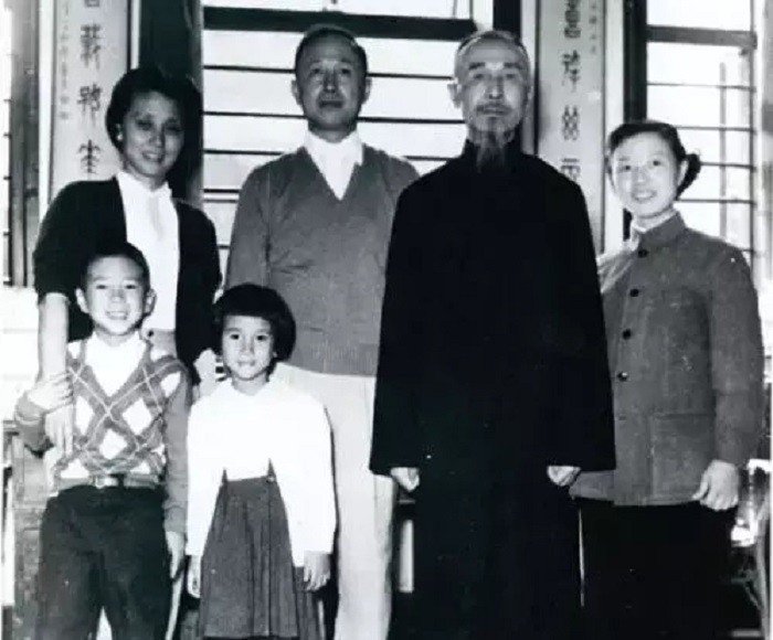 钱学森的父亲钱均夫有几个兄弟,钱学森与父亲钱均夫照片