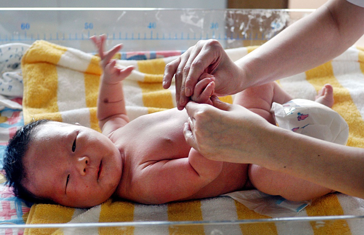 宝宝喜欢玩的“举高高”危害有三不容小觑，你别被蒙在鼓里不知道