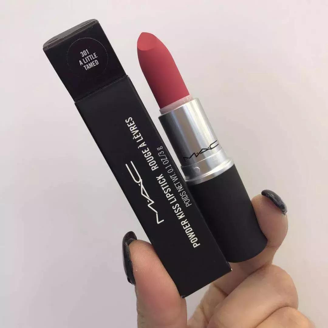 悄咪咪告诉大家,其实MAC是可以免费领口红的