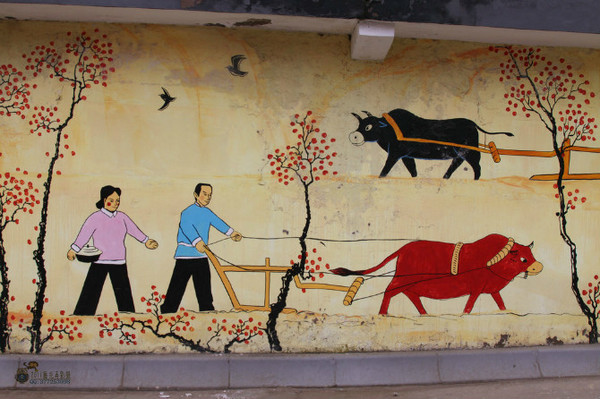 陕北的安塞不仅有响彻大地的腰鼓，还有奇美的农民画....