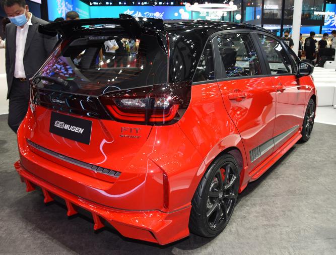 刚上市就降7000的本田飞度，性能犹如小钢炮，不比大*香众**吗？