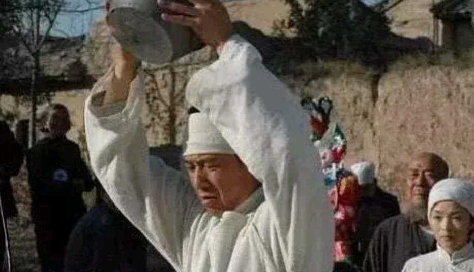 农村出殡为啥长子摔瓦盆,出殡摔瓦盆没碎对谁不好