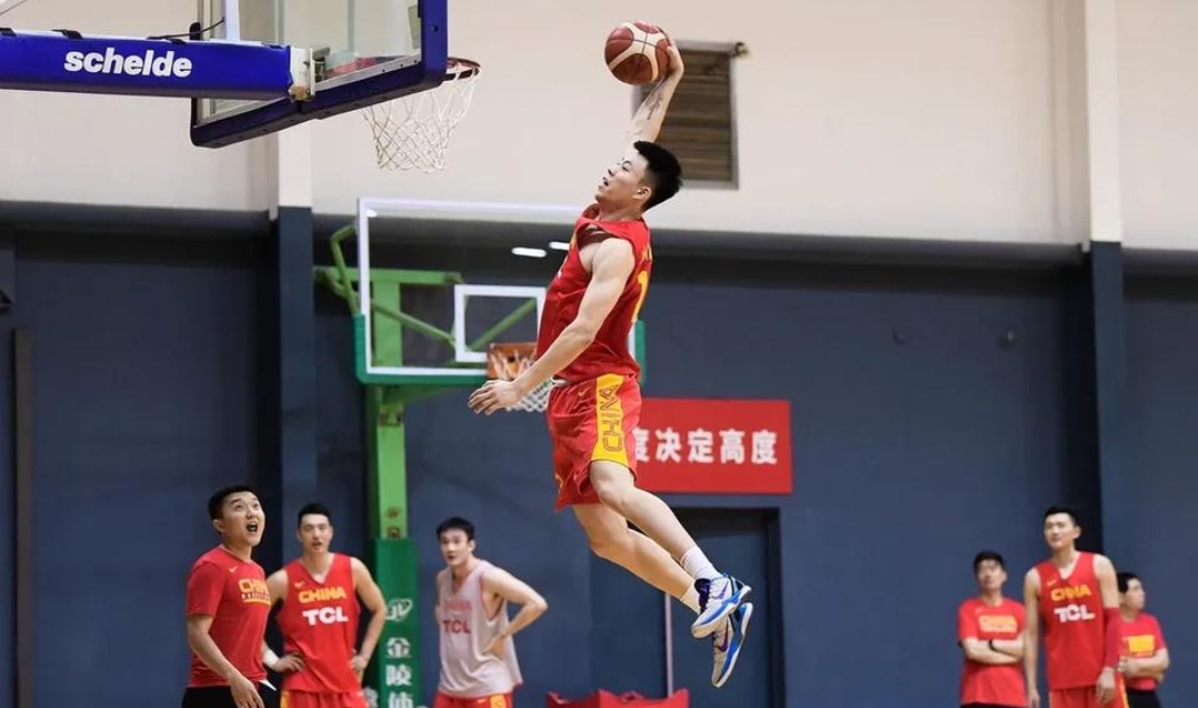 cba穿的李宁篮球鞋,李宁赞助cba都给点什么鞋