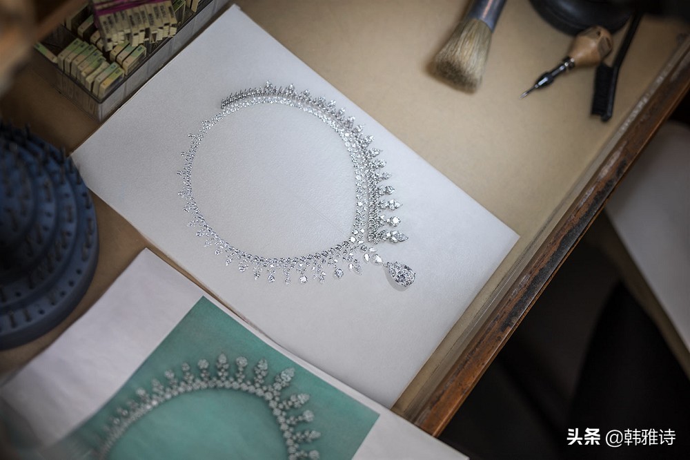 ladygaga戴的黄钻,ladygaga19年奥斯卡佩戴的珠宝