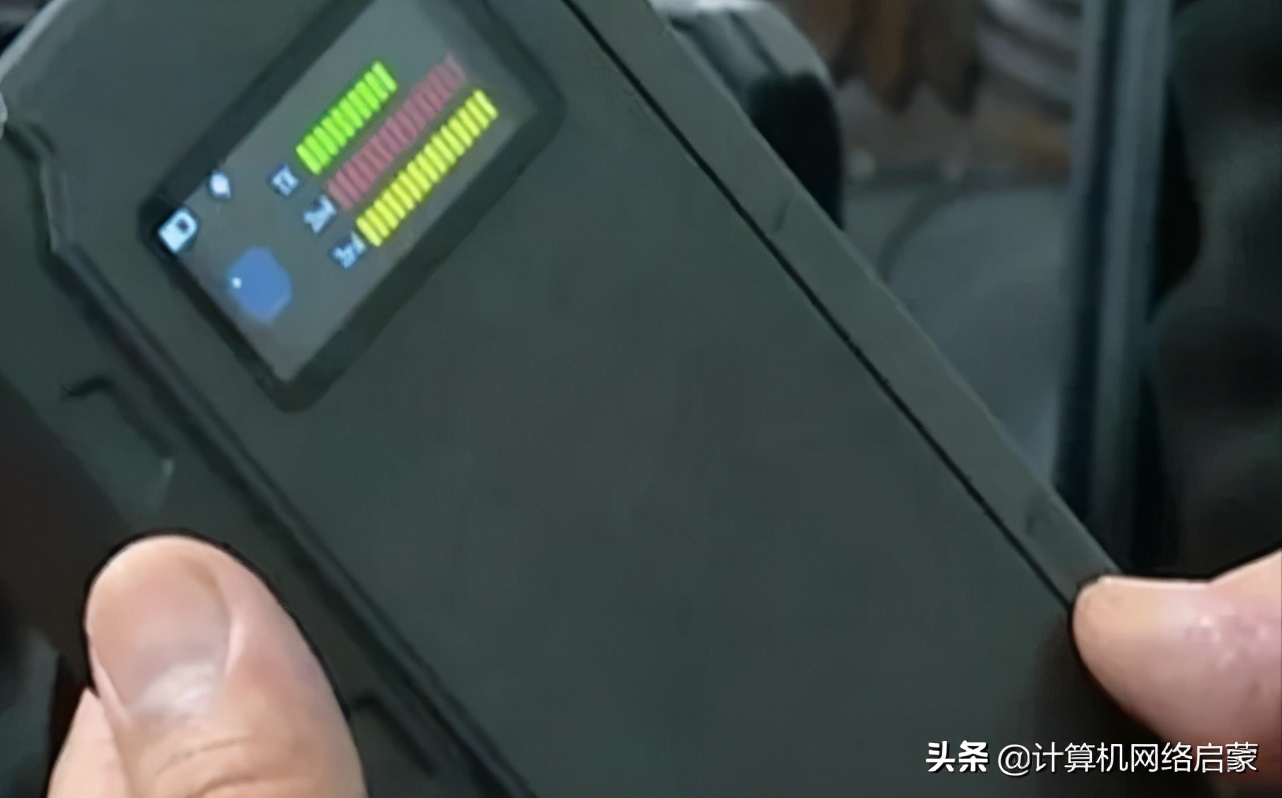 窃听设备伪装成充电宝你怎么看,黑广播探测器设备拆解