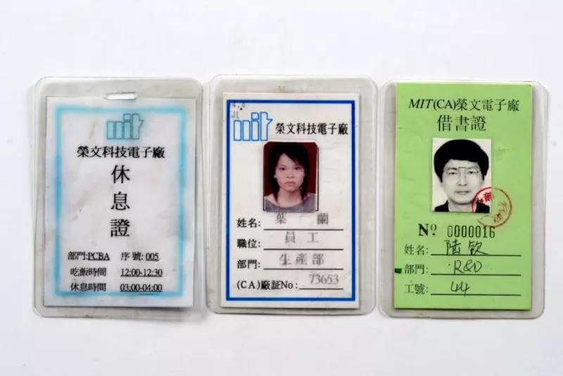 他用20年,拍下了流水线上的一代“打工人”