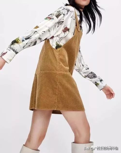 男灯芯绒裤子的搭法,灯芯绒中款穿搭