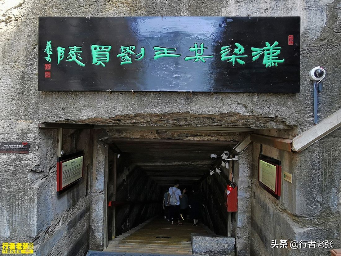 老款卫生间马桶,2000年前的冲水厕所