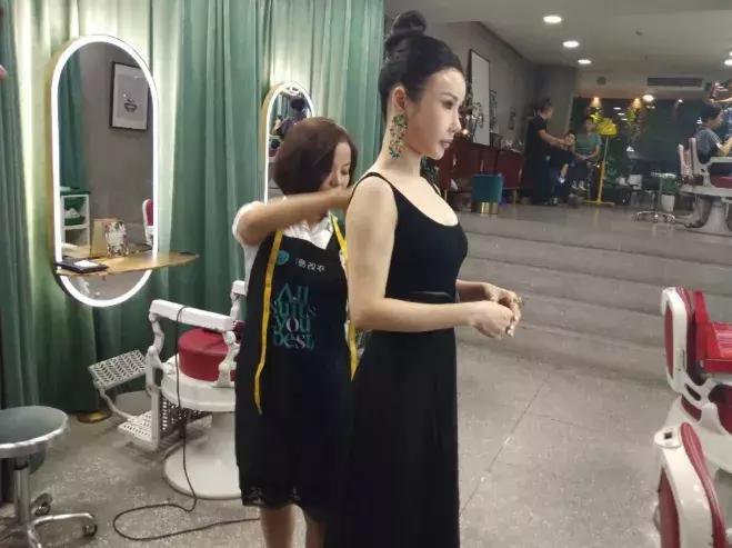 把裁缝铺搬进商场，明星都找他改衣，马云点名的网红裁缝店有多牛