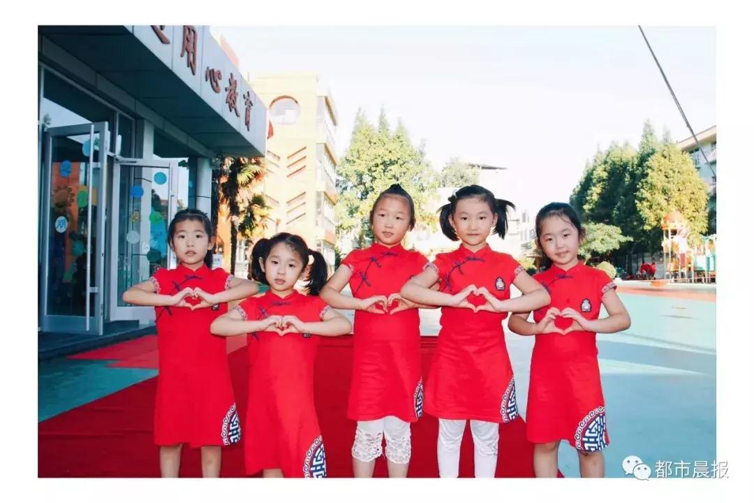 唐装、旗袍、英伦风,徐州各校的校服“秀”出新高度