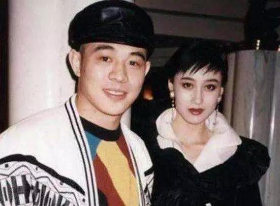 香港豪门最惨原配！生前帮贫穷小子成首富，死后还要被他利用？