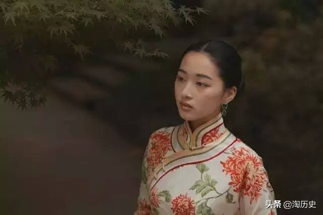 她伺候公婆，抚养三个孩子，苦等丈夫七年，丈夫却早已另娶娇妻