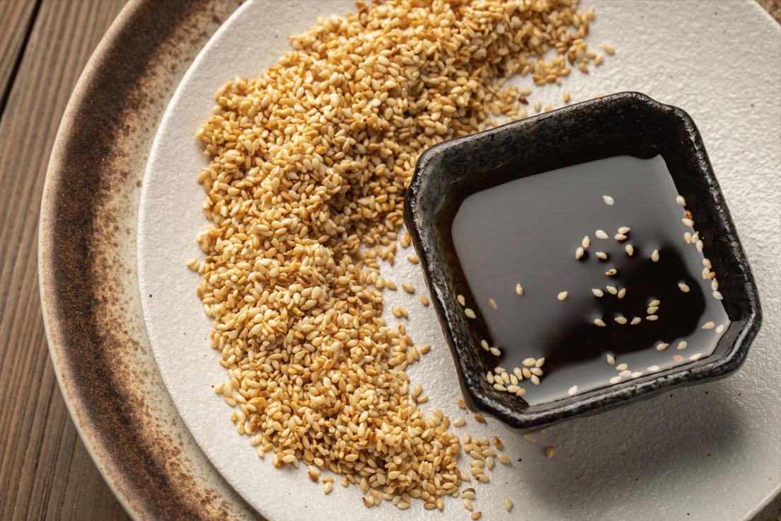 芝麻油跟香麻油是一样的吗,芝麻油跟花生油味道一样吗