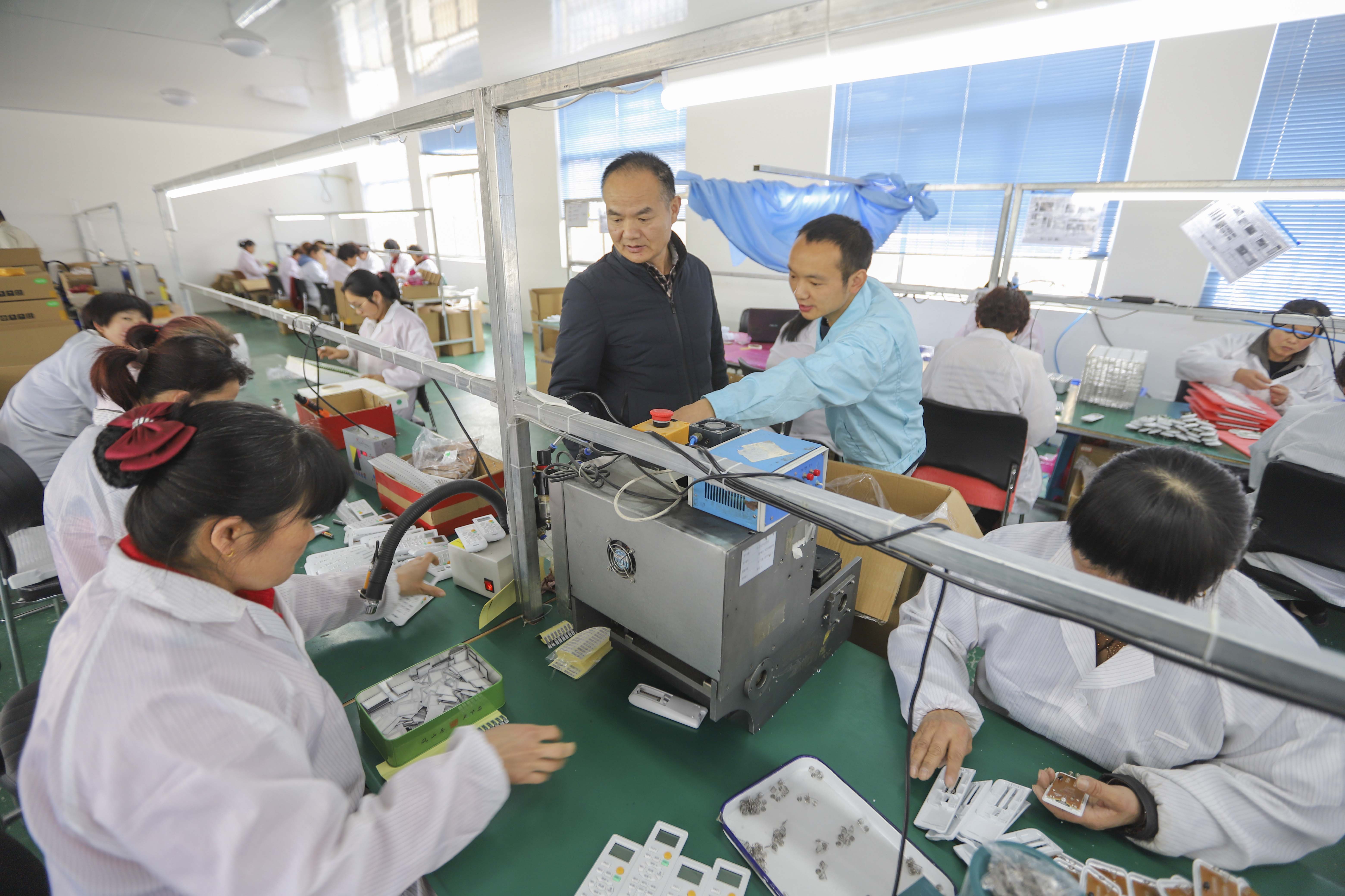 乡村惠民工厂初冬如花绽放,青岛“瑞联合”进荒庄村办厂造福乡梓