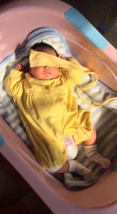 刚出生就来了月经怎么回事,刚出生生长发育