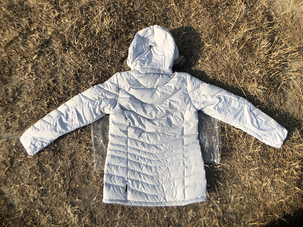 谁说暖冬羽绒服就会失宠？狼爪羽绒服评测，轻薄才是今年主打